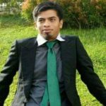 Beberapa tahun yang lalu saya pernah belikan kacamata minus untuk anak lelaki saya di Optik Rahayu Jaya, cocok bangeut harganya bisa dinego, pelayanannya ramah.